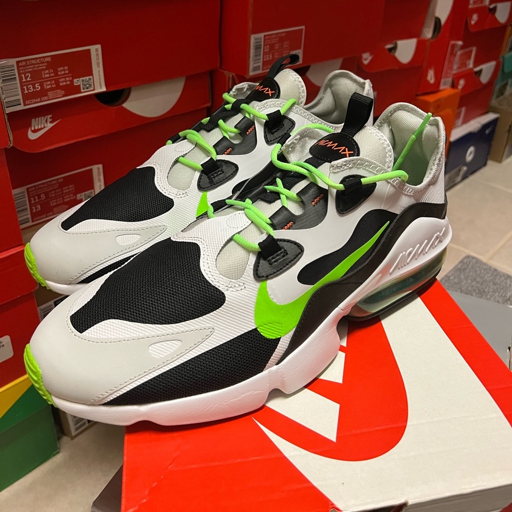 NIKE AIR MAX INFINITY 2